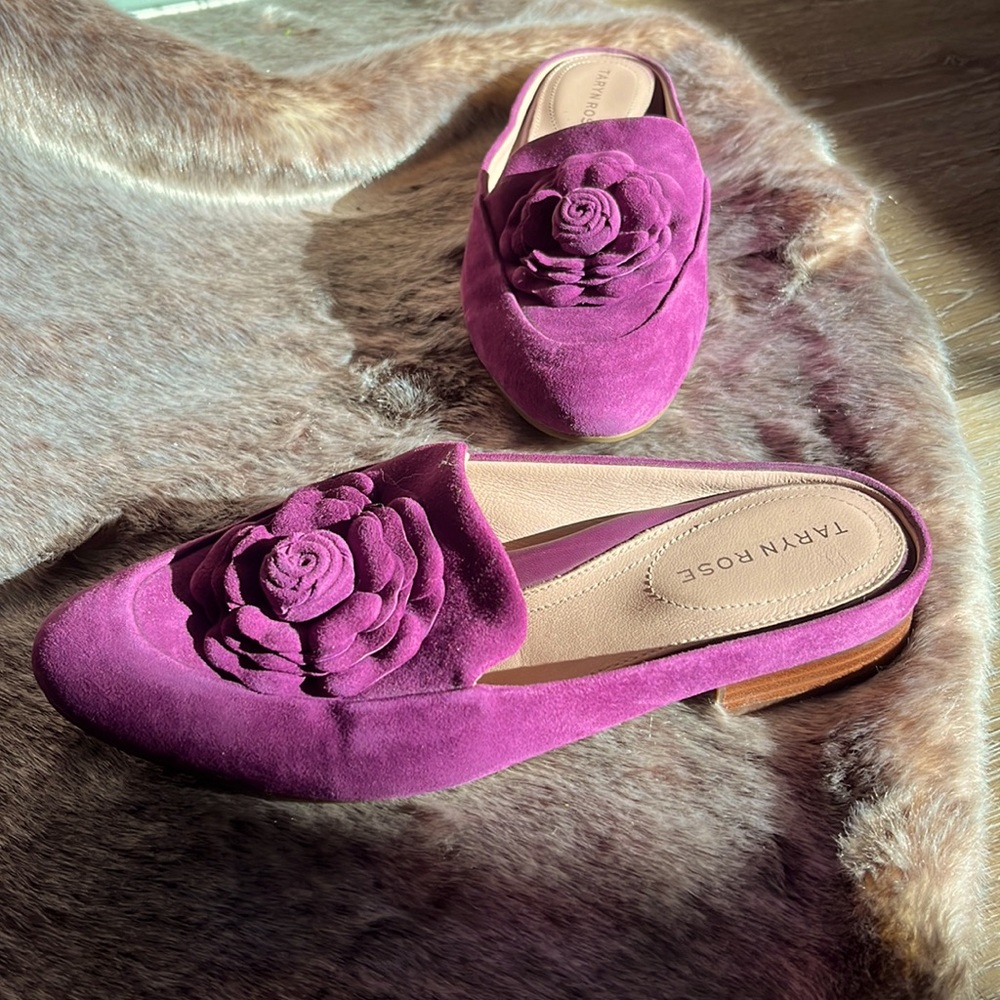Taryn Rose Size 6 Rosette Slide